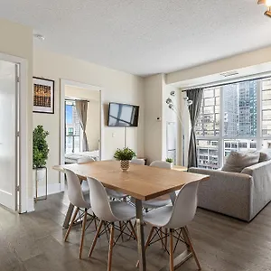 3 Bedroom Beside Cn Tower With Parking Downtown Apartment Toronto